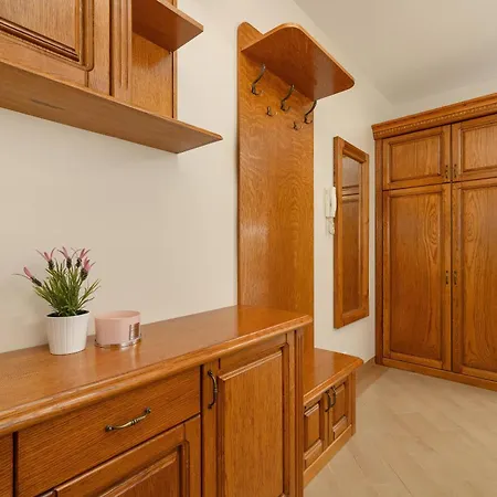 Przytulny Apartament z Klimatyzacją by Noclegi Renters Apartament *